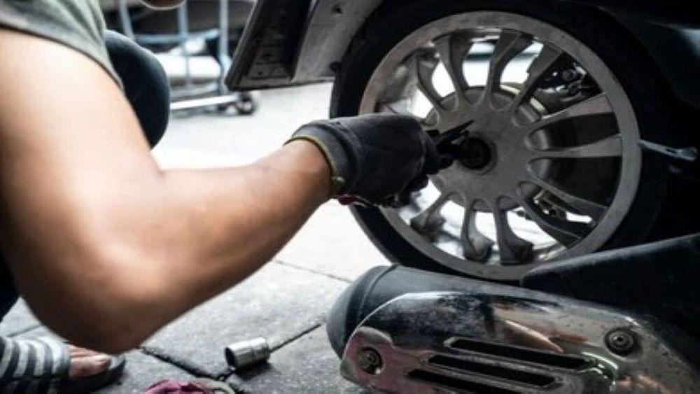 When To Go For A Motorcycle Tyre Change - Key Signs To Watch For